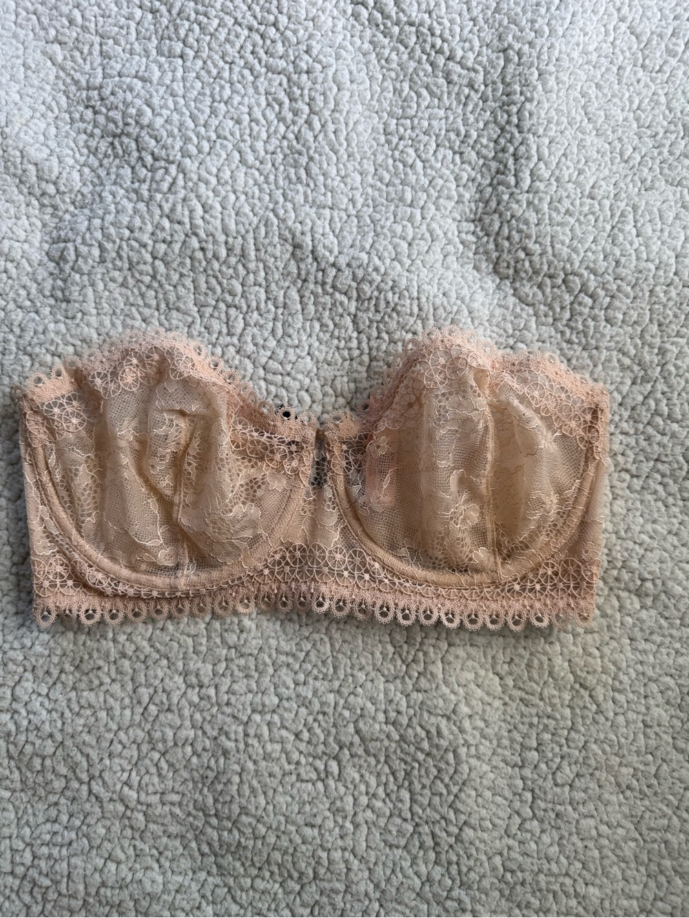 NWT Victoria's Secret Nude/Peach Lace Strapless Bra